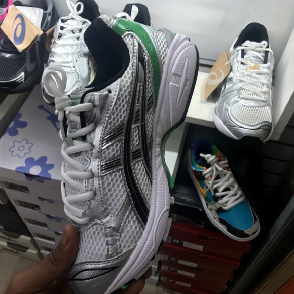 ASICS main image 4